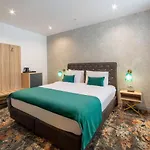 Ξενοδοχείο με διαμερίσματα Tomis Garden 4*