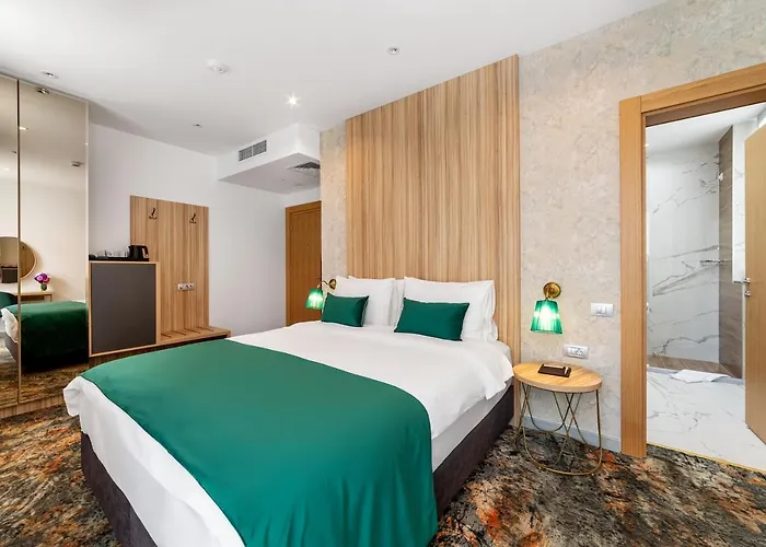 Tomis Garden بوخارست