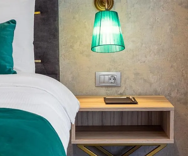 Lägenhetshotell Tomis Garden 4*